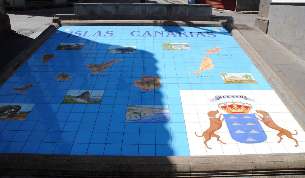 Alle Inseln des Archipels mit Daten in Firgas am Paseo Canarias