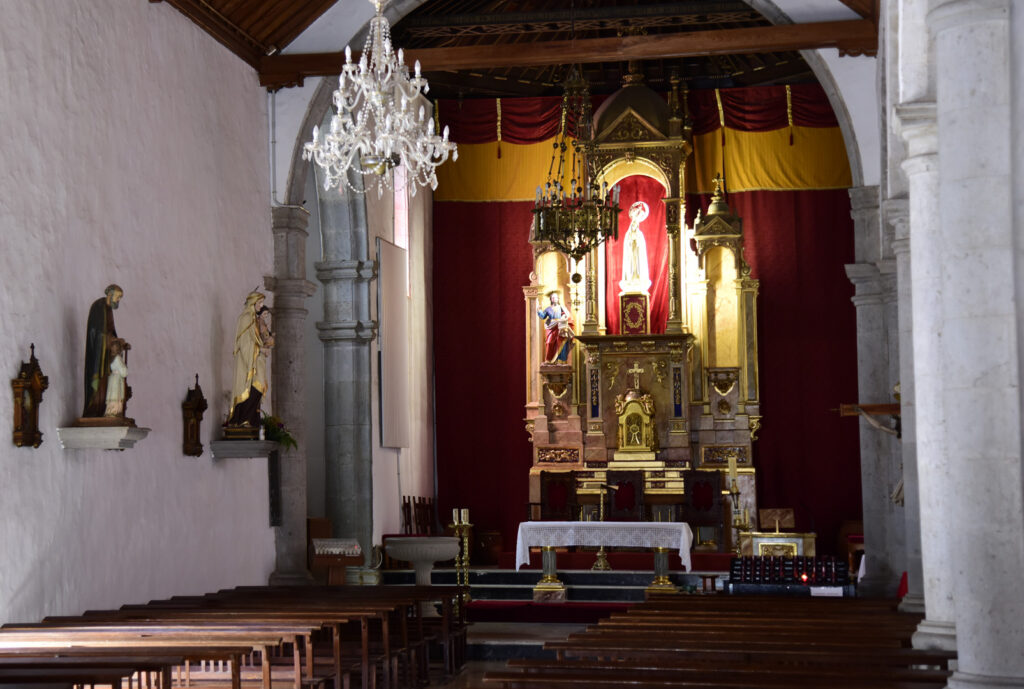 Innenansicht der Kirche Iglesia de Vega de San Mateo