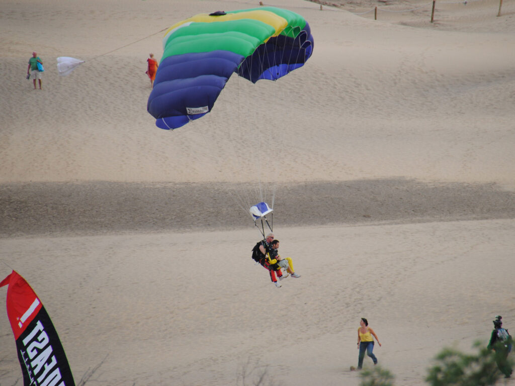 Fallschirmsprung mit Landung in den Dünen von Maspalomas