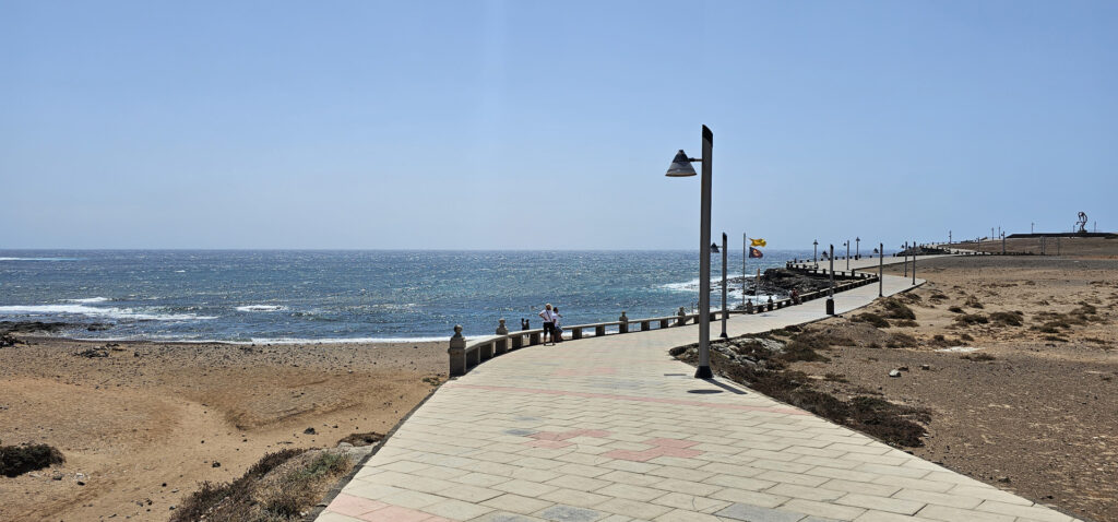 Nördliche Strandpromenade von Playa Ainaga.